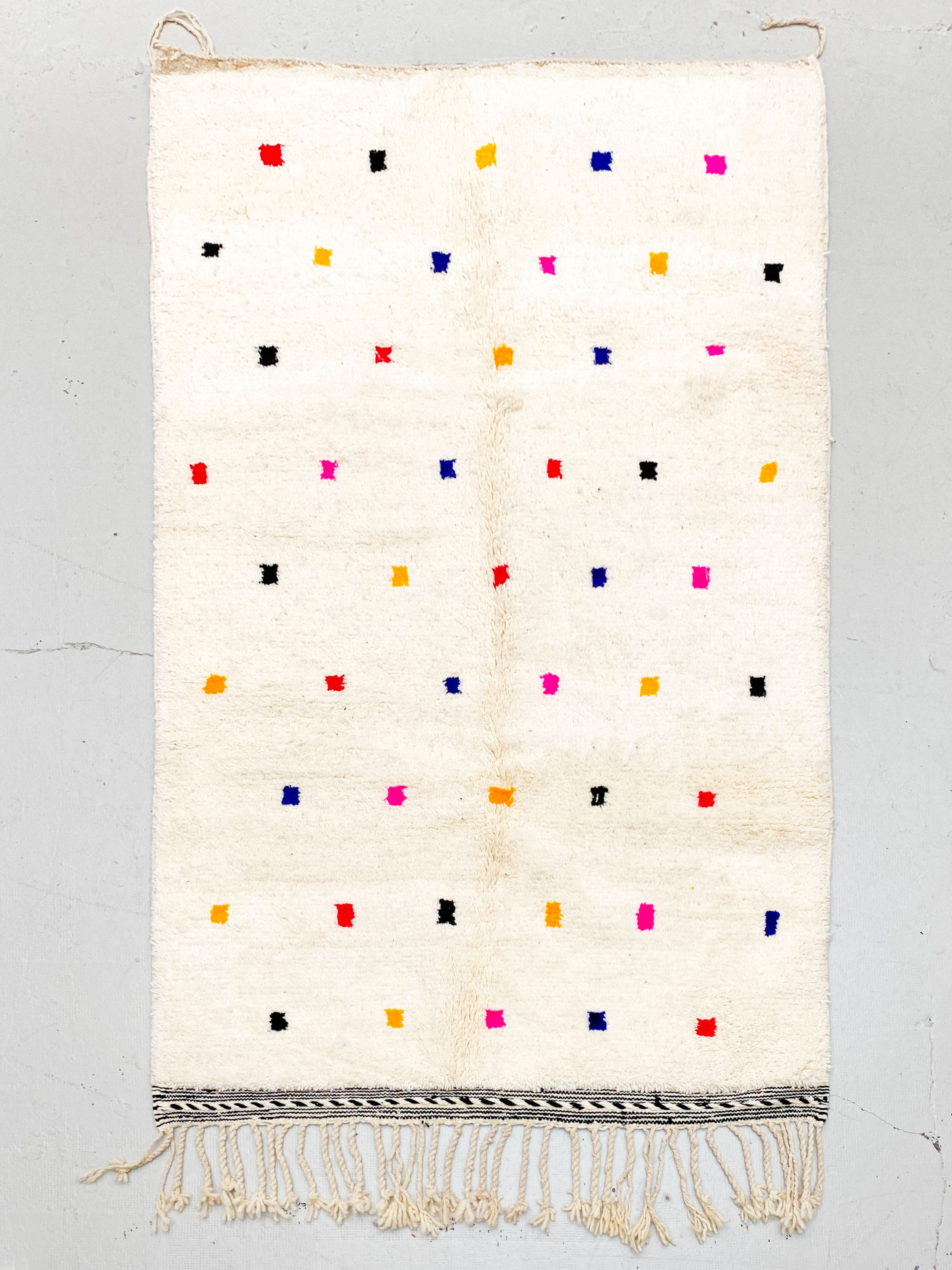 Tapis berbère Beni Ouarain écru à motifs colorés 2,27x1,40m