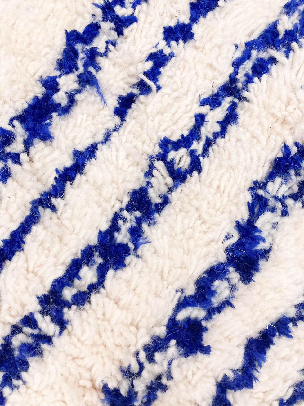 Miniature : Tapis berbère Azilal écru à motifs bleu majorelle 2,92x1,94m
