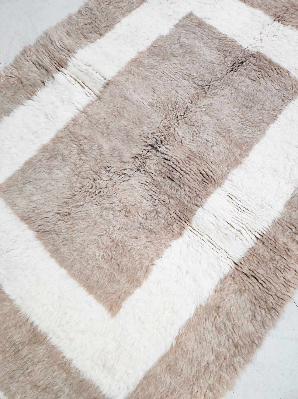Miniature : Tapis berbère Beni Ouarain brun à cadre écru 1,72x1,22m