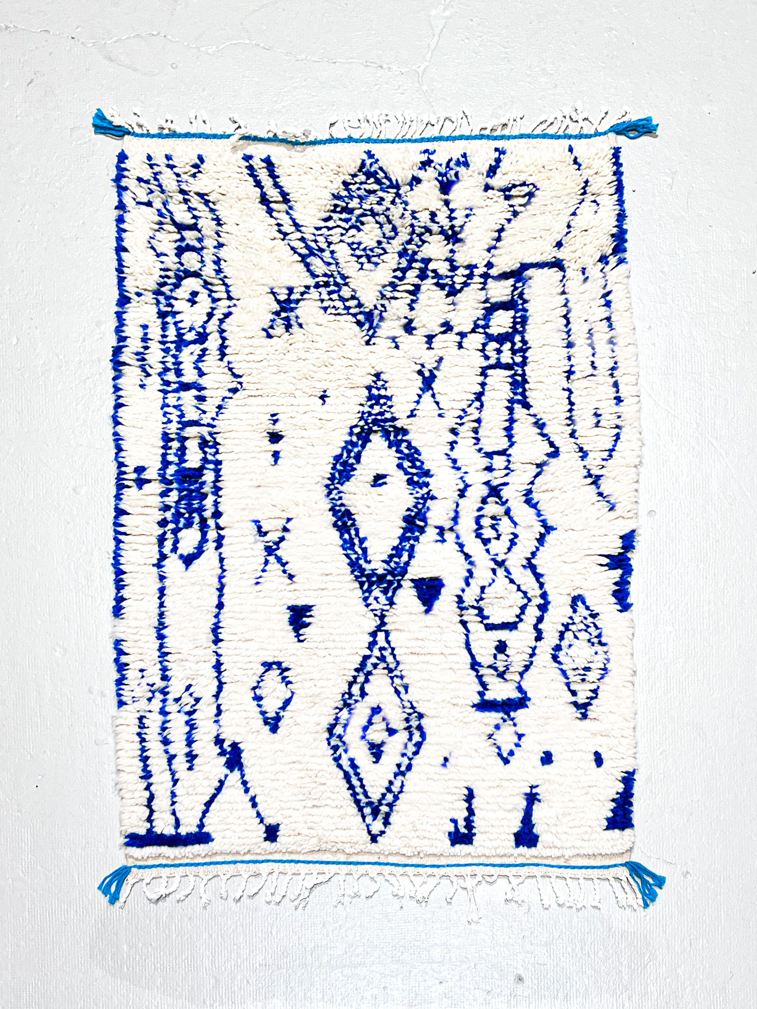 Tapis berbère Azilal à motifs bleu majorelle 1,53x0,98m