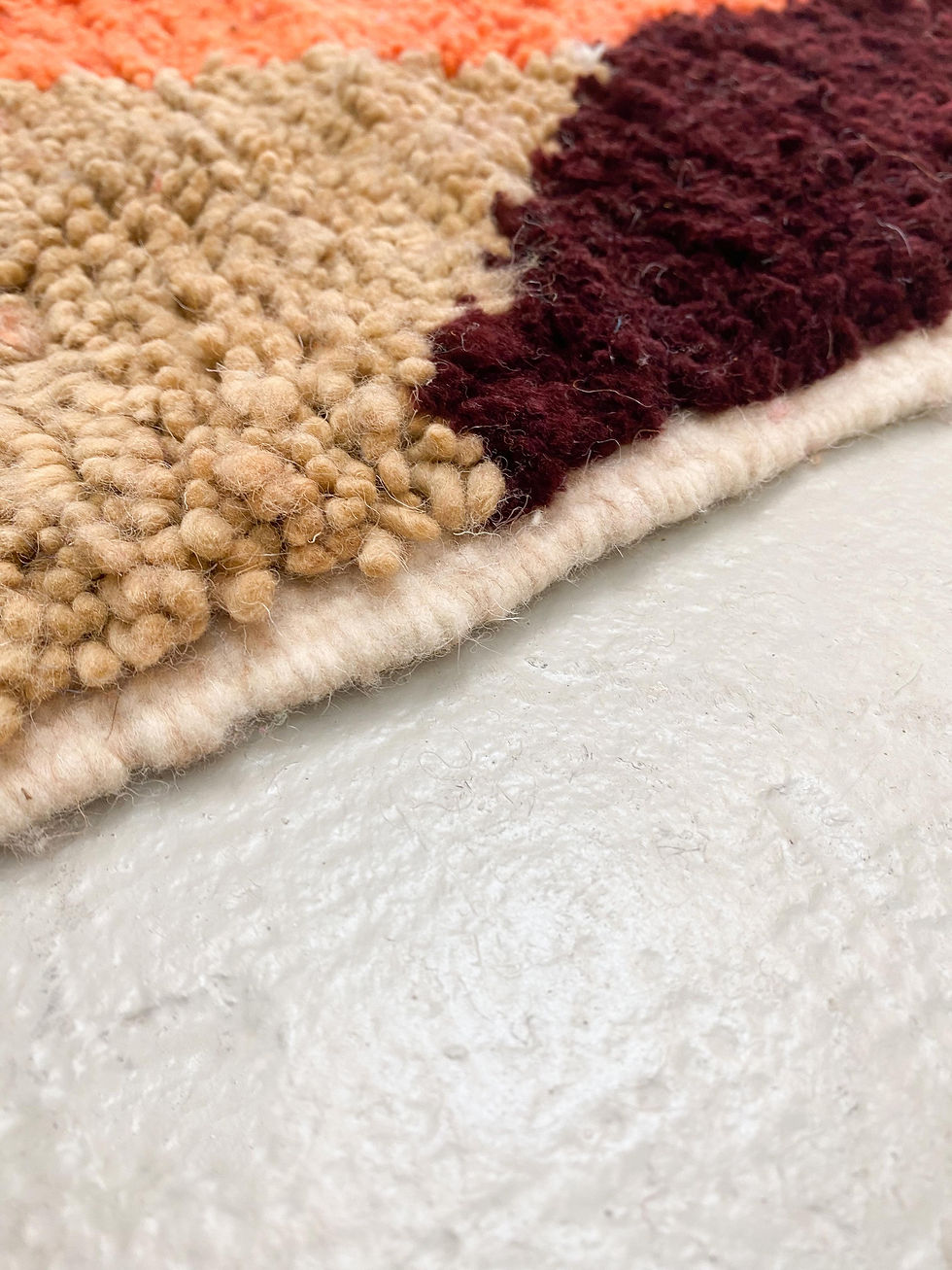 Miniature : Tapis berbère Azilal écru à motifs colorés 1,56x1m