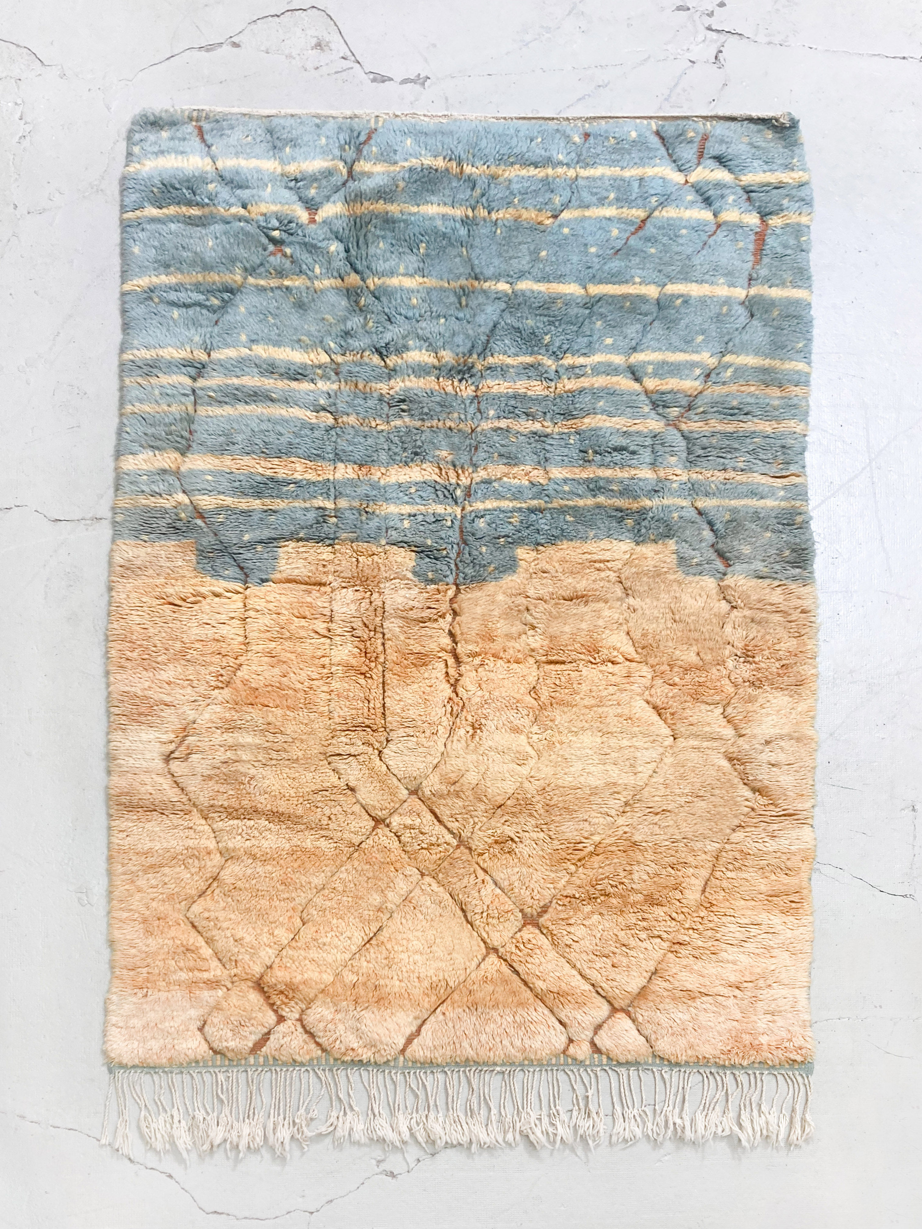 Tapis berbère M'rirt ocre et bleu à motifs gravés 2,60x1,65m