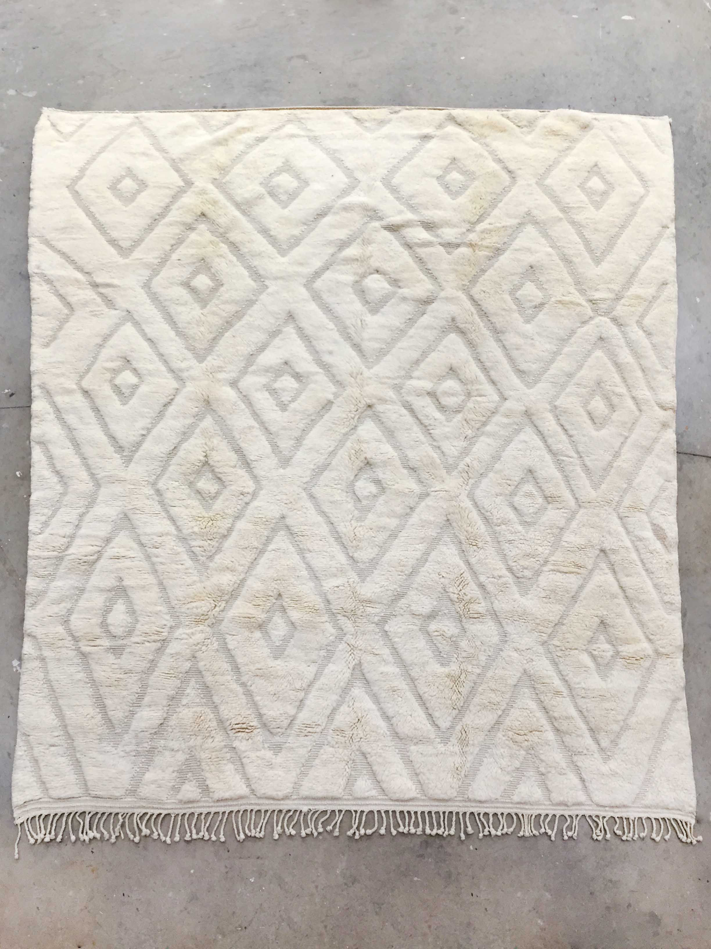Tapis berbère M'rirt écru à losanges gravés 3,12x2,51m