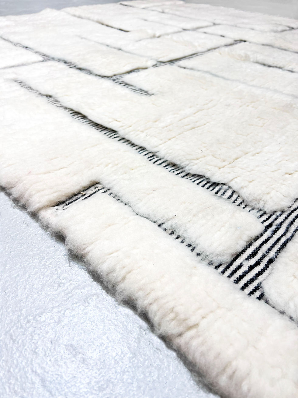 Miniatur: Beni Ouarain Berberteppich mit eingravierten geometrischen Mustern, 2,40 x 1,56 m