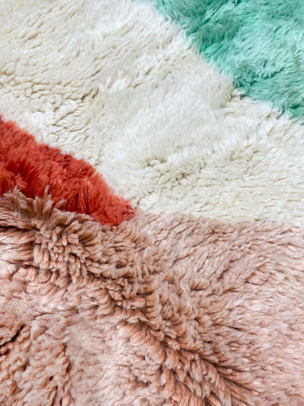 Miniature : Tapis berbère M'rirt écru à motifs colorés 2,44x1,62m