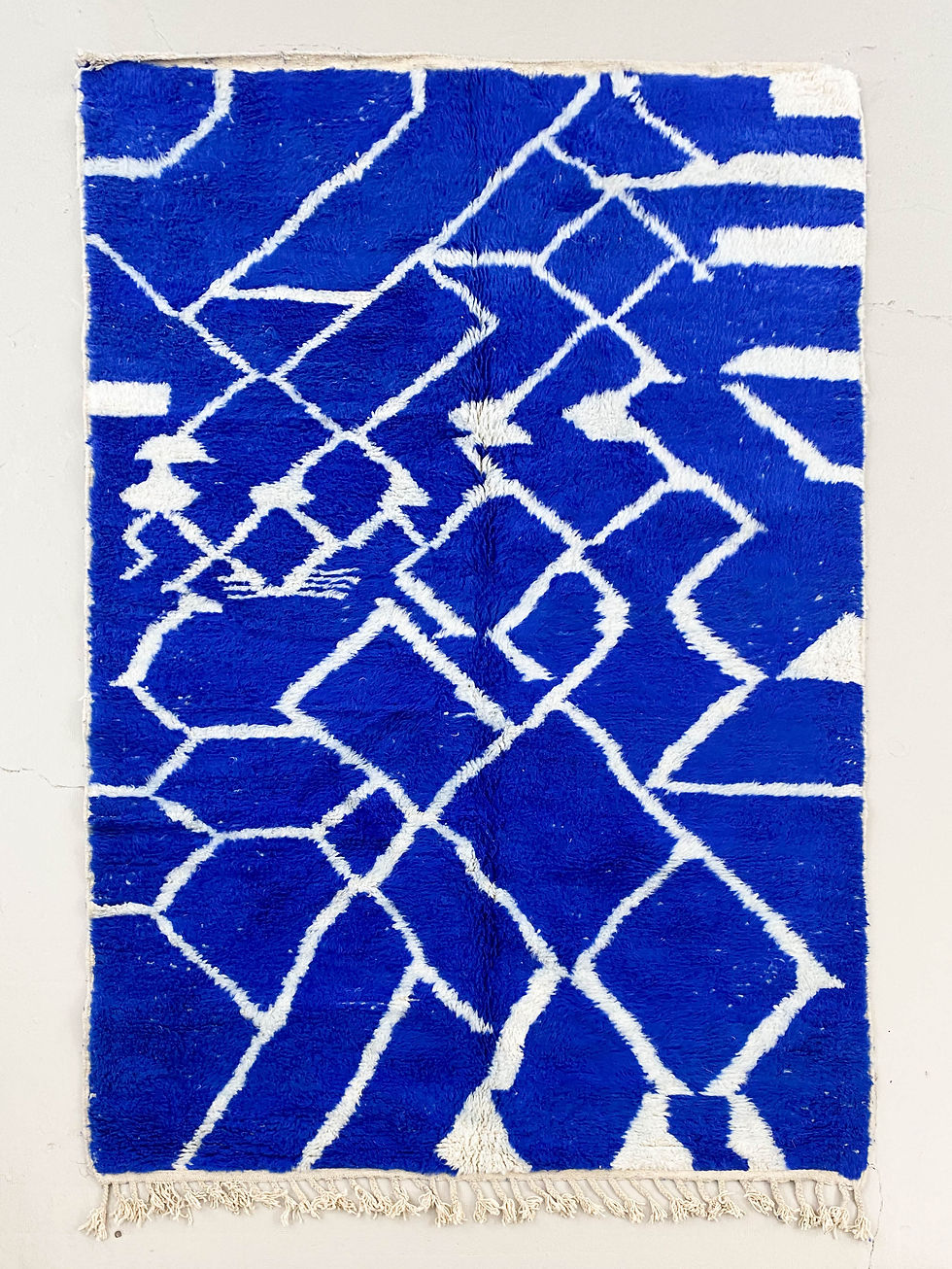 Miniature : Tapis berbère Beni Ouarain bleu majorelle à motifs écrus 2,96x1,96m
