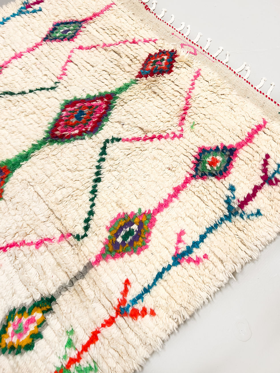 Miniature : Tapis berbère Azilal écru à motifs colorés 2,06x1,57m