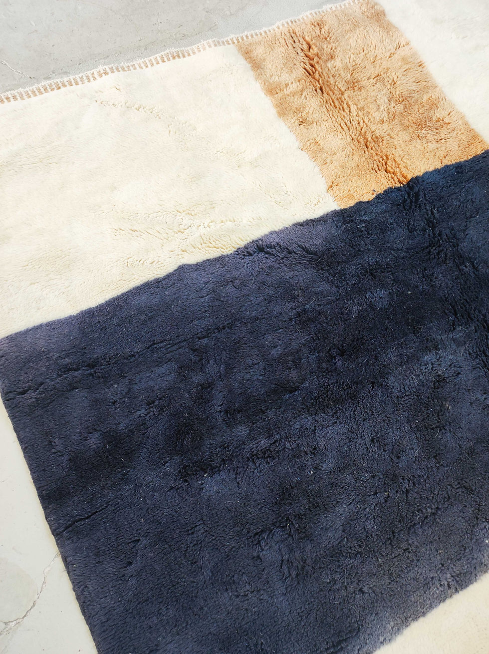 Miniature : Tapis berbère M'rirt écru à motifs colorés 3,45x2,65m