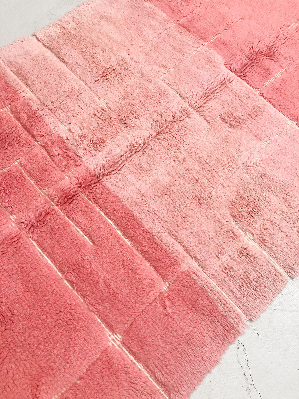 Miniature : Tapis berbère Beni Ouarain rose à motifs gravés 2,28x1,52m