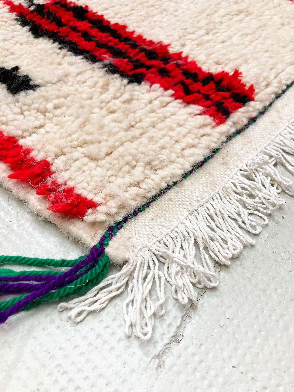 Miniature : Tapis berbère Azilal écru à motifs colorés 1,50x1,07m