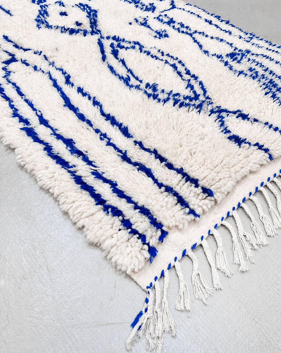 Miniatur: Azilal-Berberteppich mit Majorelle-Blau-Motiven, 1,55 x 0,96 m