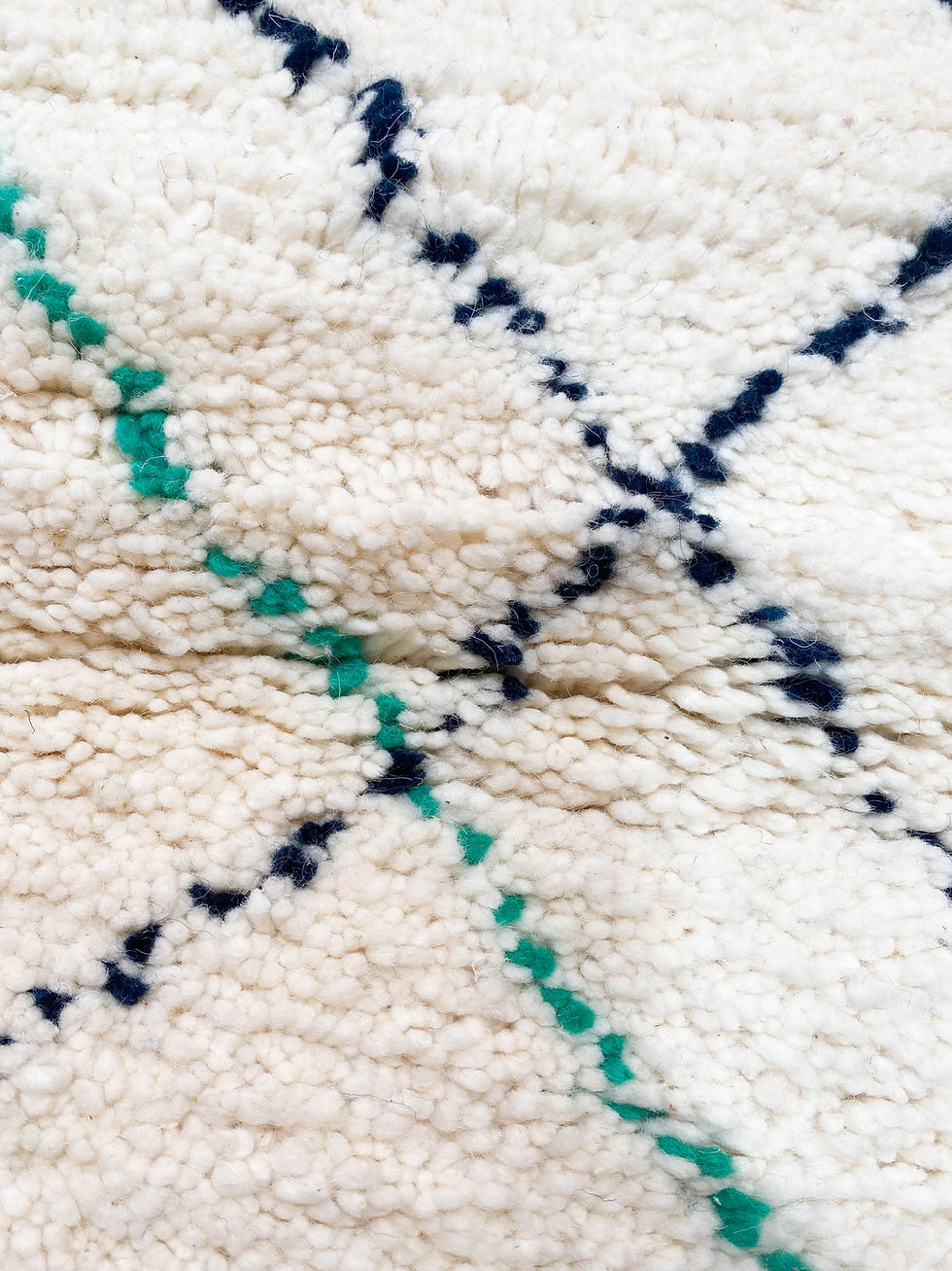 Miniatur: Ecru Beni Ouarain Berberteppich mit farbigen Linien, 2,36 x 1,60 m
