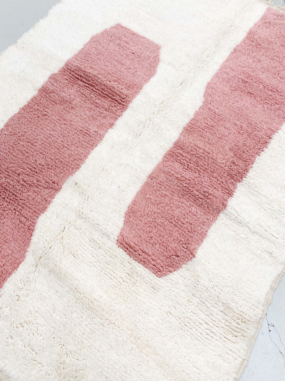 Miniature : Tapis berbère Beni Ouarain écru à motifs roses 2,02x1,60m