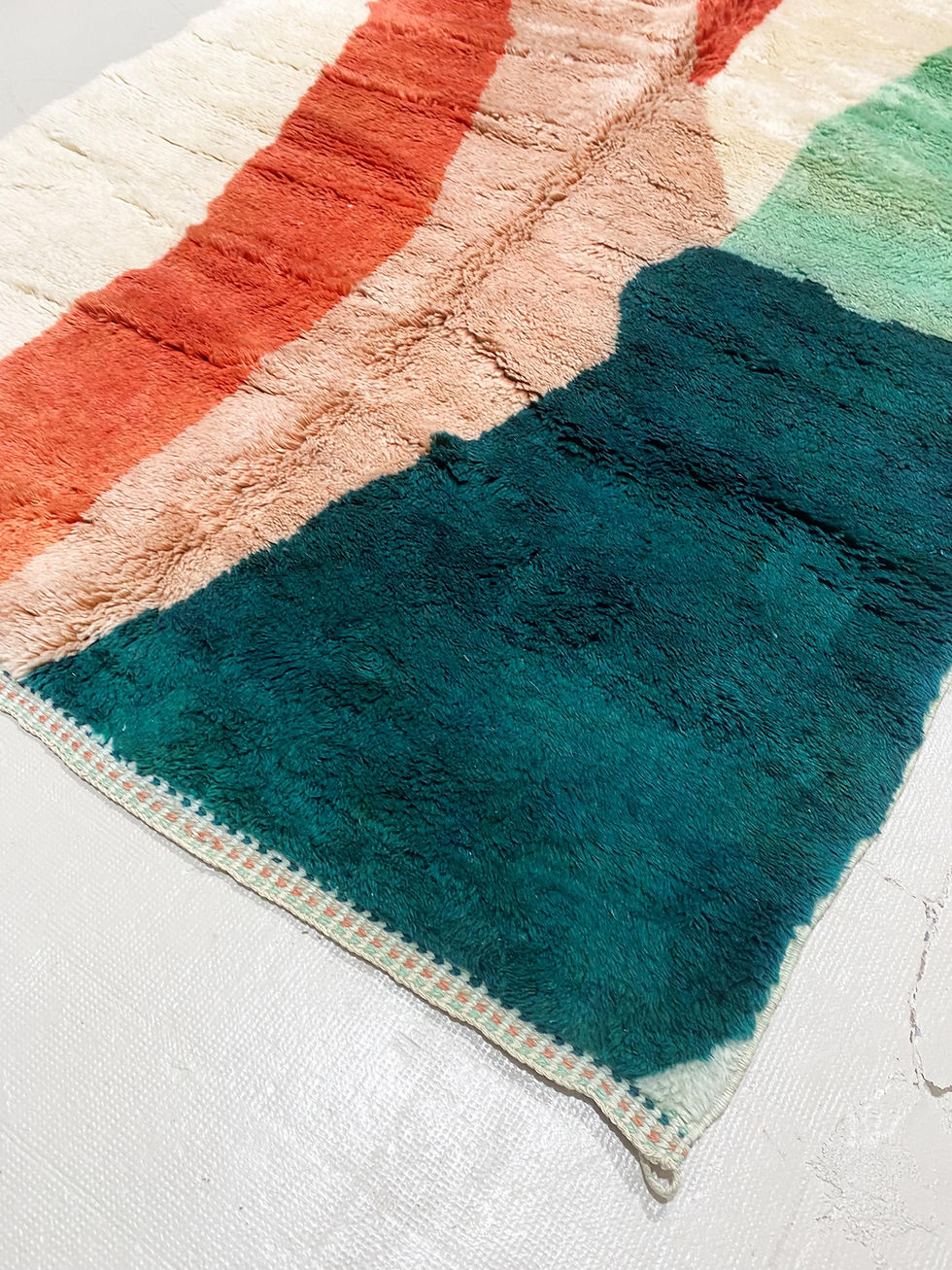 Miniature : Tapis berbère M'rirt écru à motifs colorés 2,44x1,62m