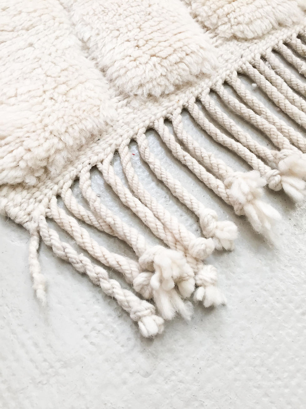 Miniature : Tapis berbère M'rirt écru uni à motifs gravés 2,41x1,60m