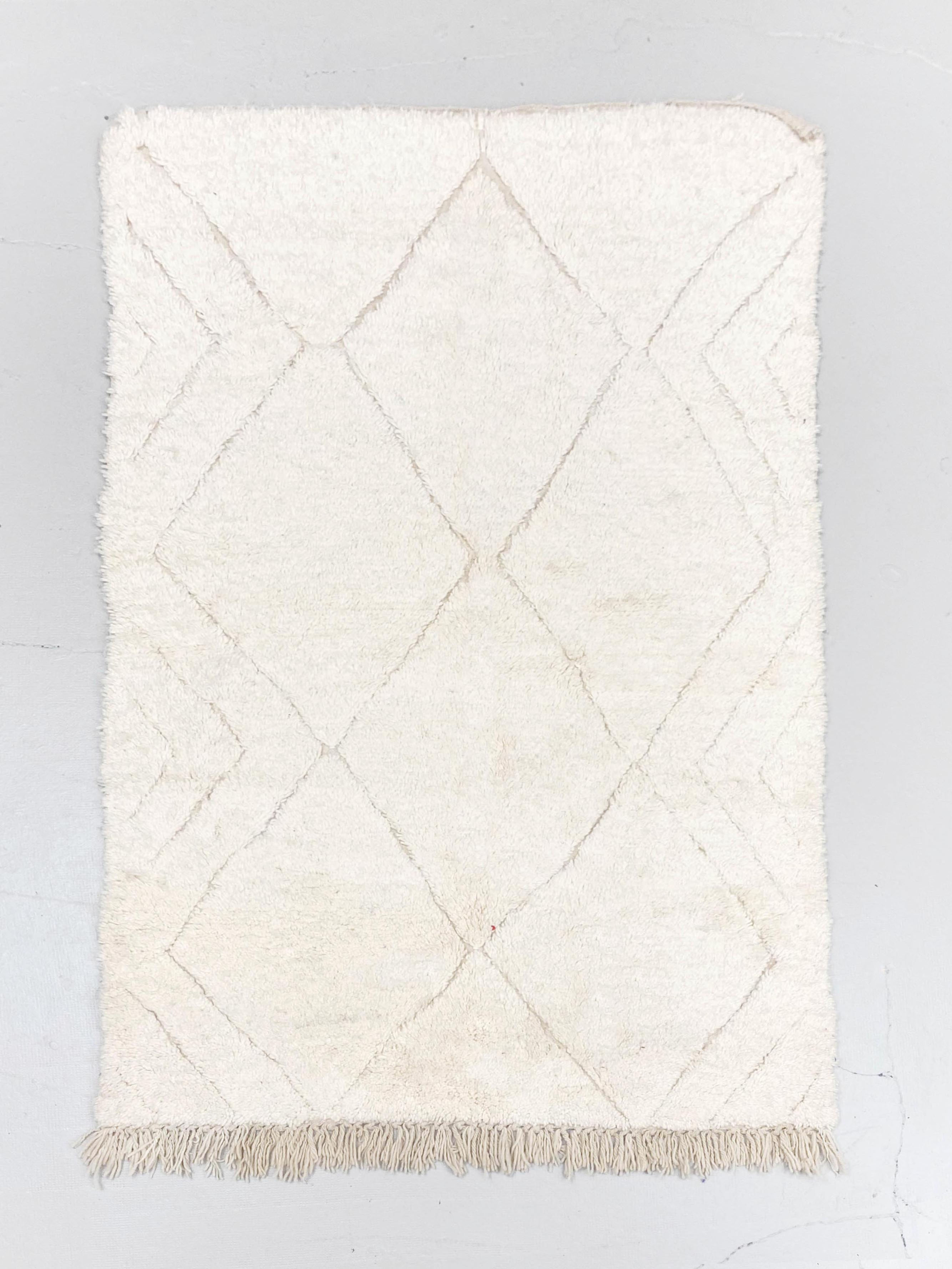 Tapis berbère Beni Ouarain écru uni à losanges gravés 2,22x1,35m