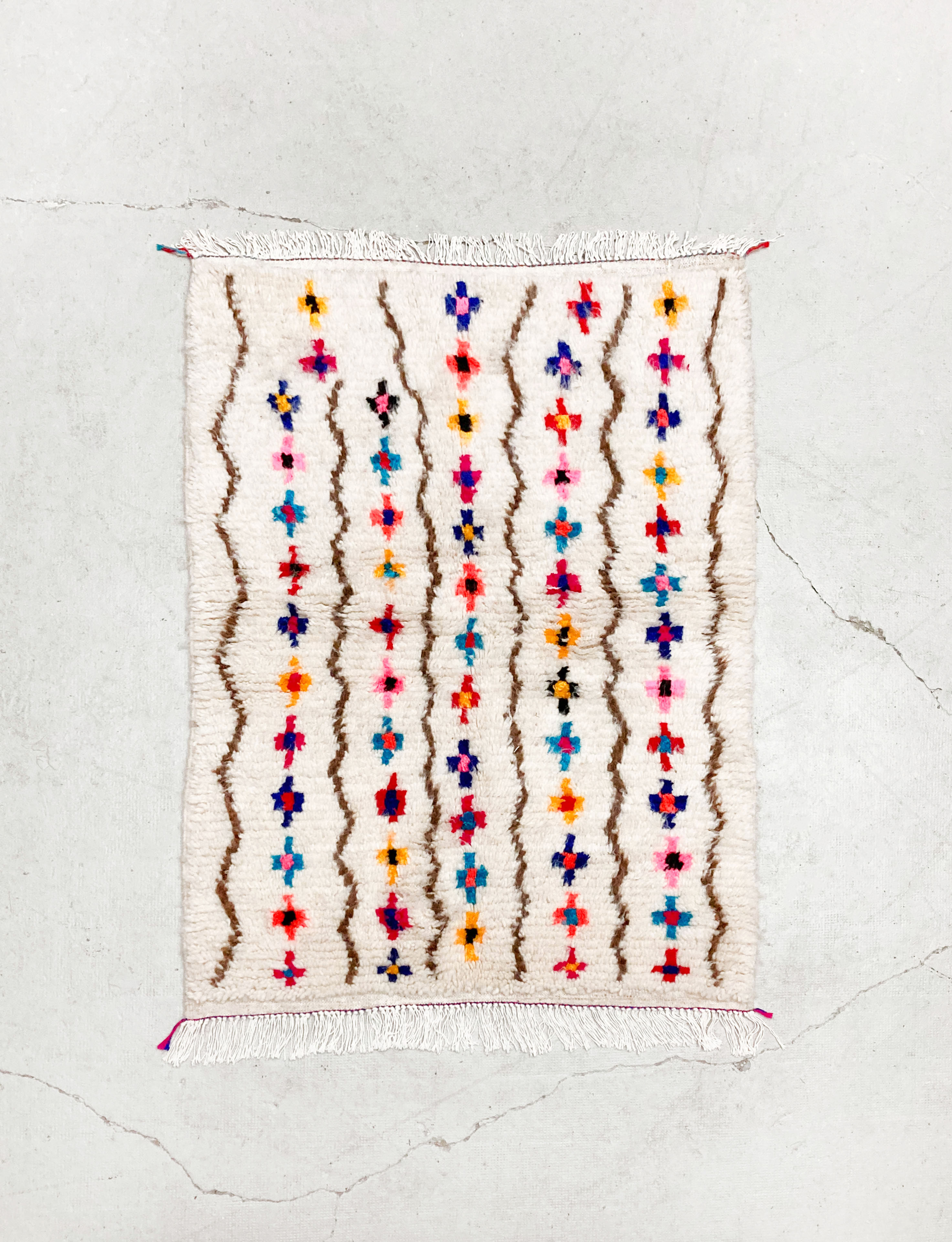 Tapis berbère Azilal écru à motifs coloré 1,40x1,05m