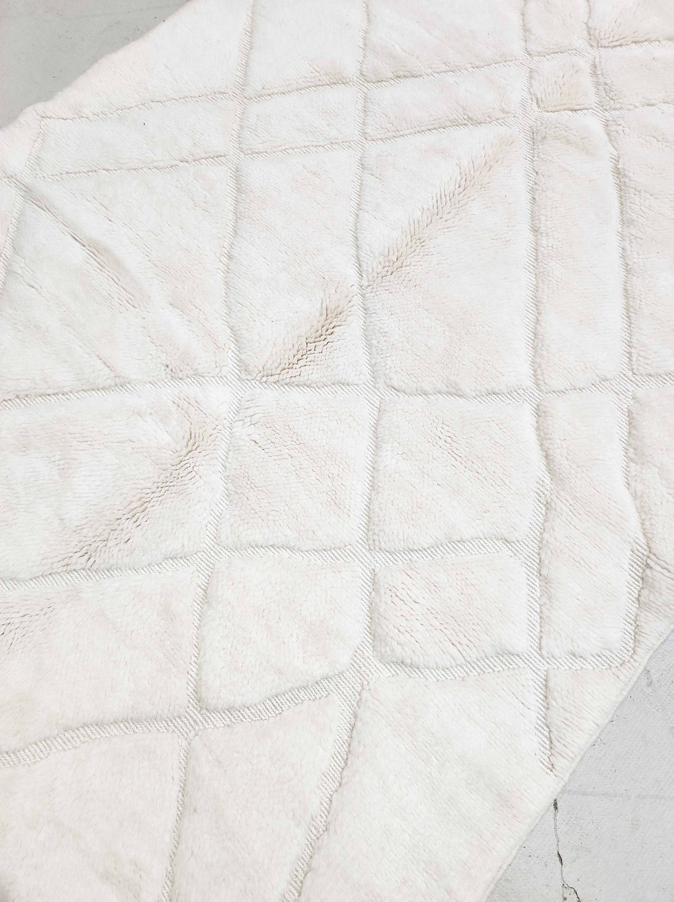 Miniature : Tapis berbère M'rirt écru uni à motifs gravés 2,50x1,58m