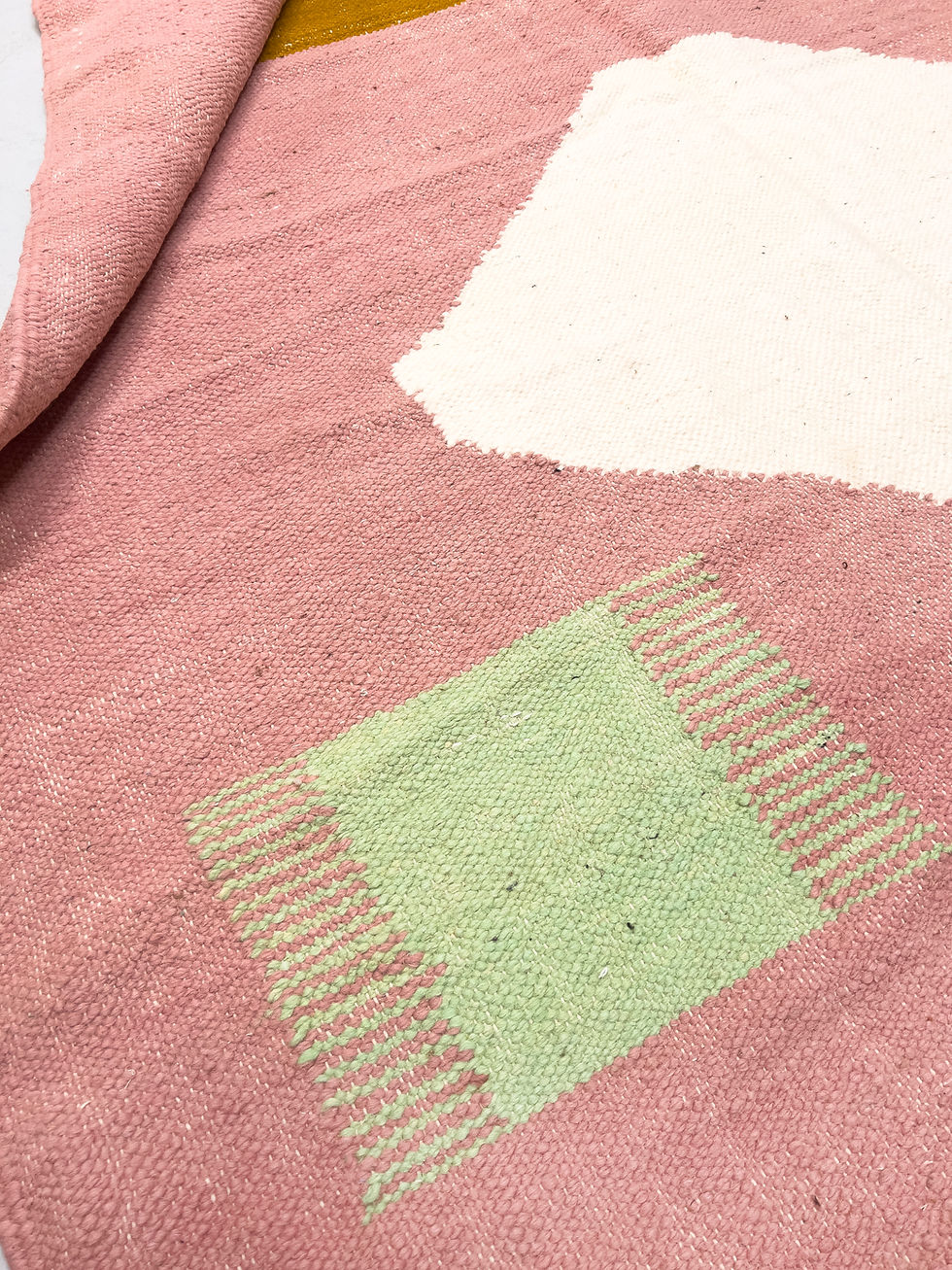 Miniature : Kilim berbère rose à motifs 3,02x1,96m