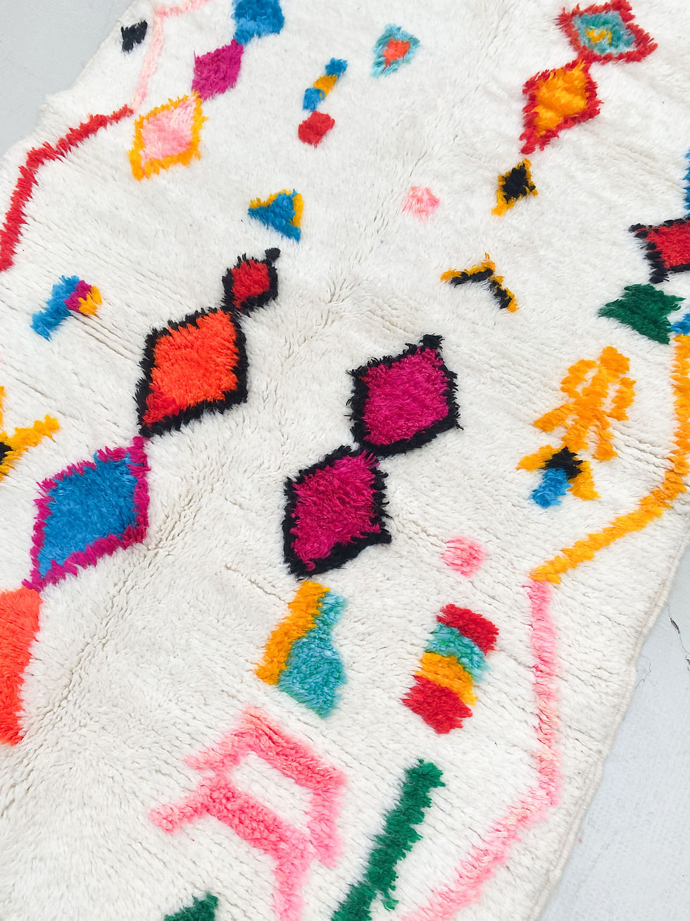 Miniature : Tapis berbère Azilal écru à motifs colorés 1,48x1,02m