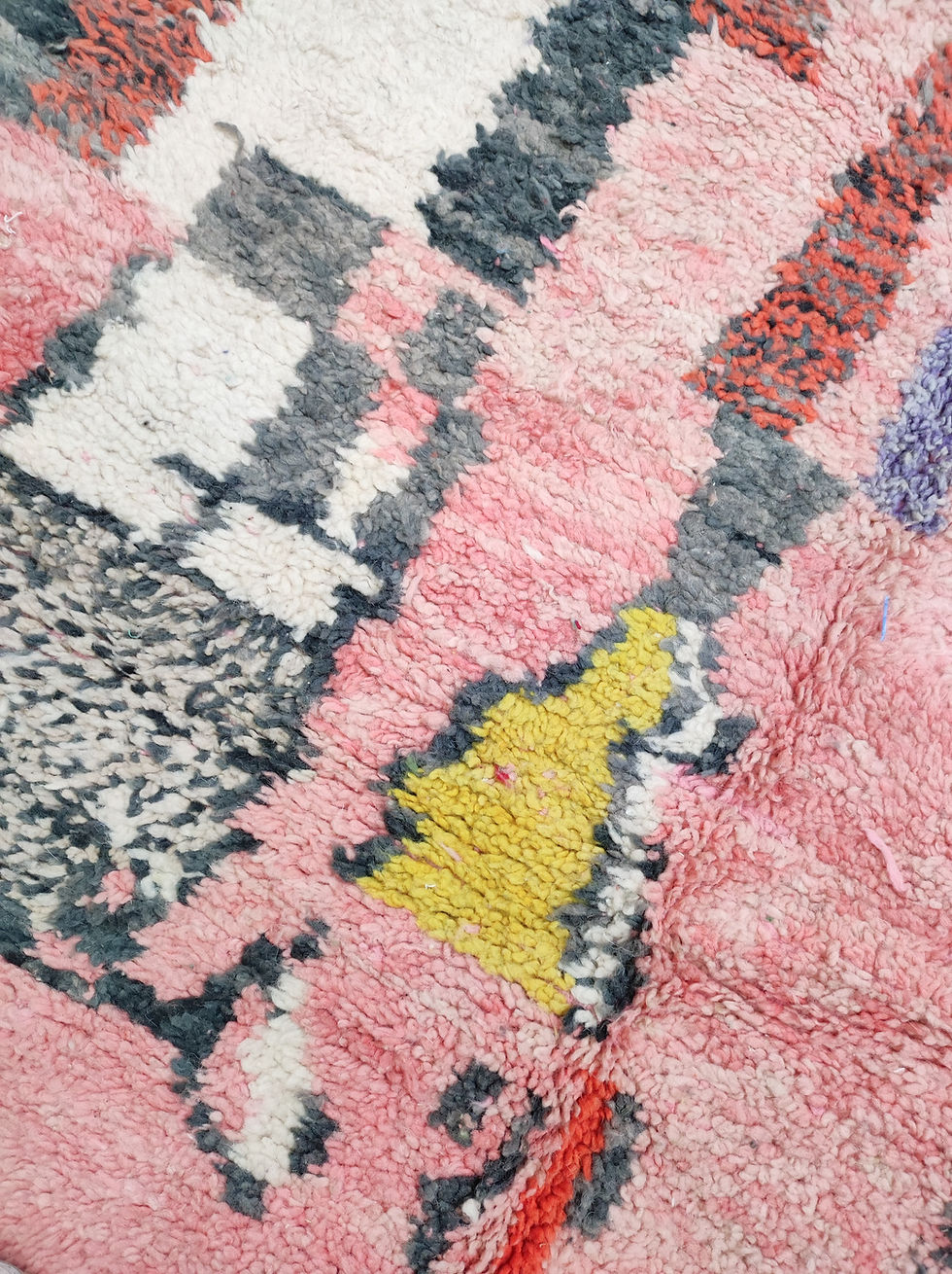 Miniatur: Grüner und rosa Boujaad-Berberteppich mit farbenfrohen Mustern, 2,49 x 1,45 m