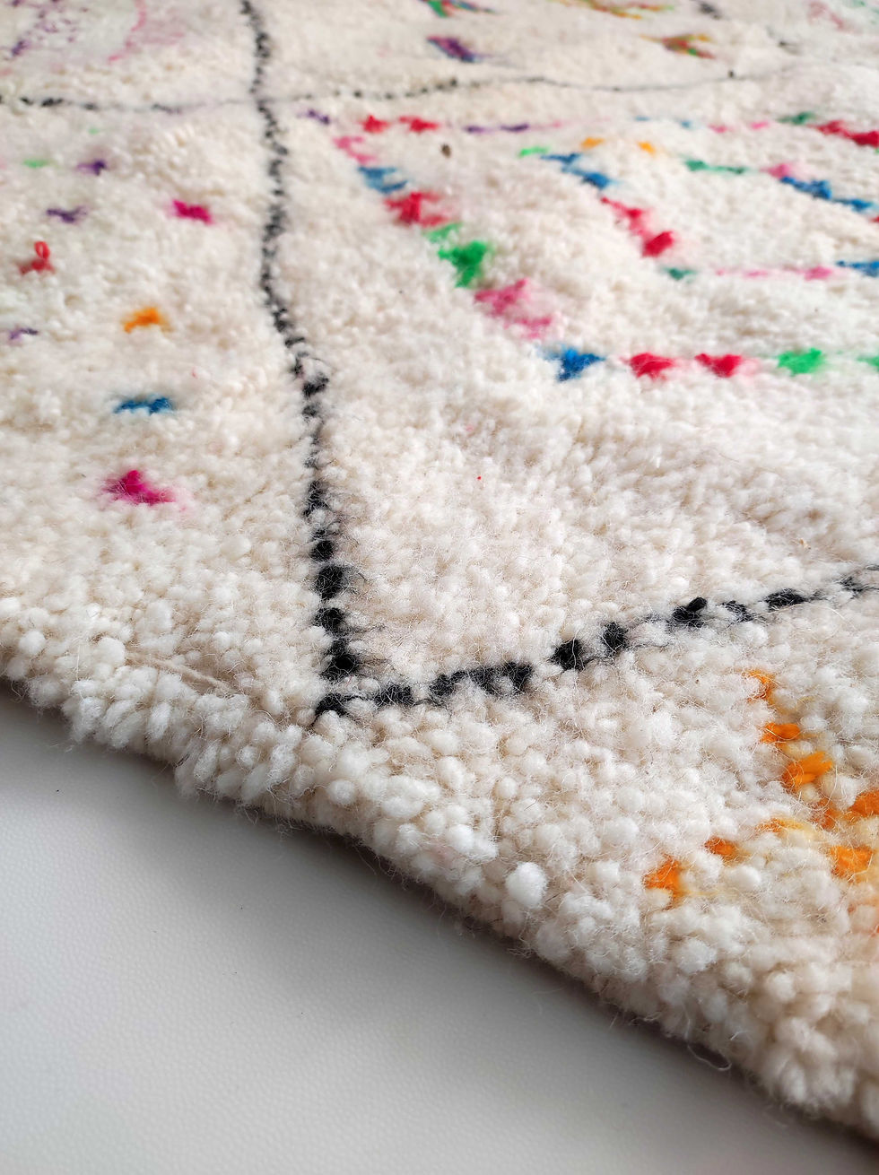 Miniature : Tapis berbère Azilal écru à losanges noirs et motifs 2,59x1,63m