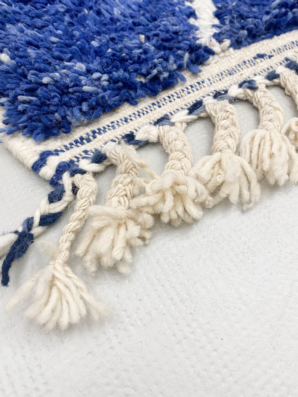 Miniature : Tapis berbère Beni Ouarain chiné bleu à losanges blancs 2,47x1,57m