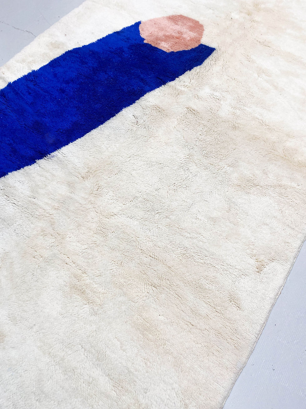 Miniature : Tapis berbère M'rirt écru à motifs colorés 3,02x1,98m