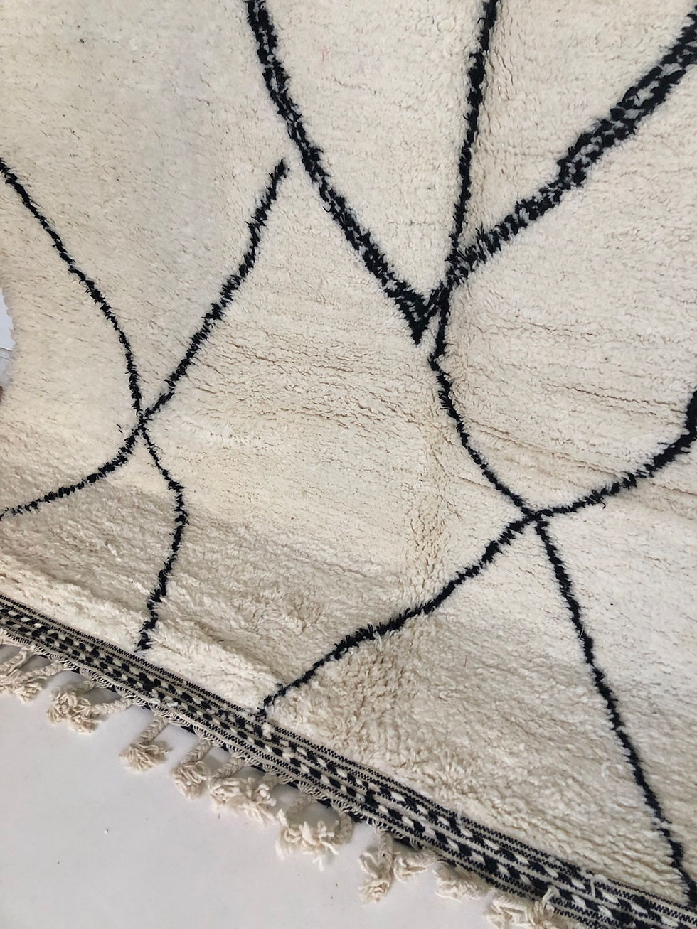 Miniature : Tapis berbère Beni Ouarain à motifs graphiques noirs 3,02x2,13m