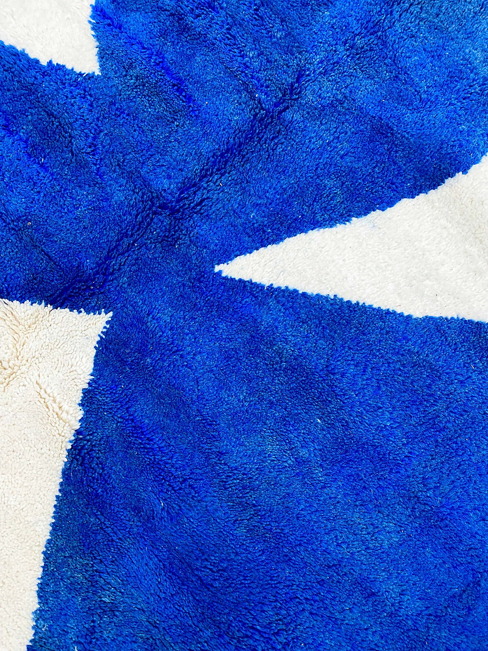 Miniature : Tapis berbère Beni Ouarain écru à motifs bleu majorelle 3,07x1,95m