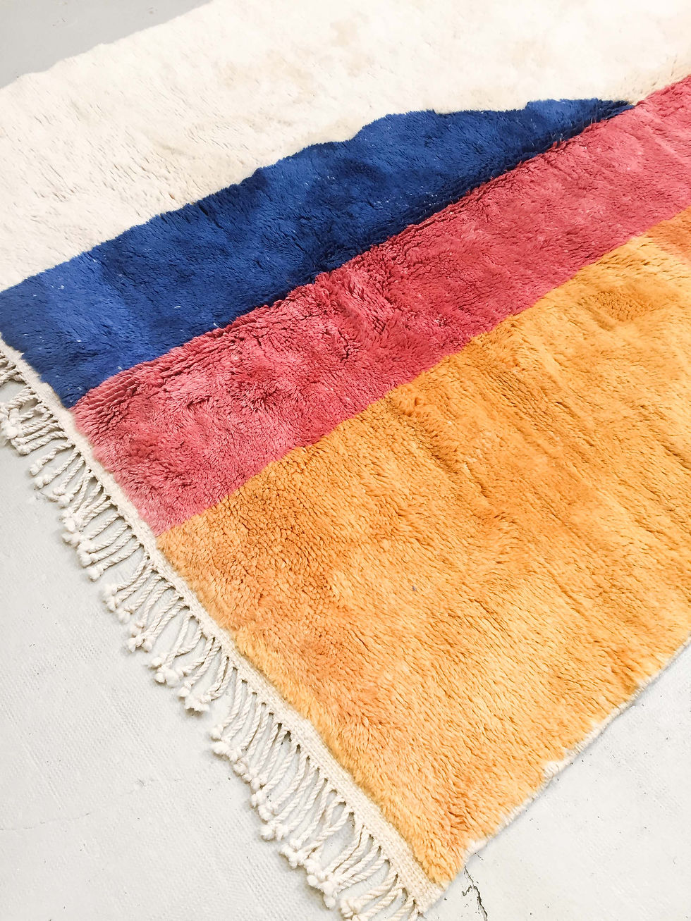 Miniature : Tapis berbère M'rirt écru à motifs colorés 2,90x2,06m