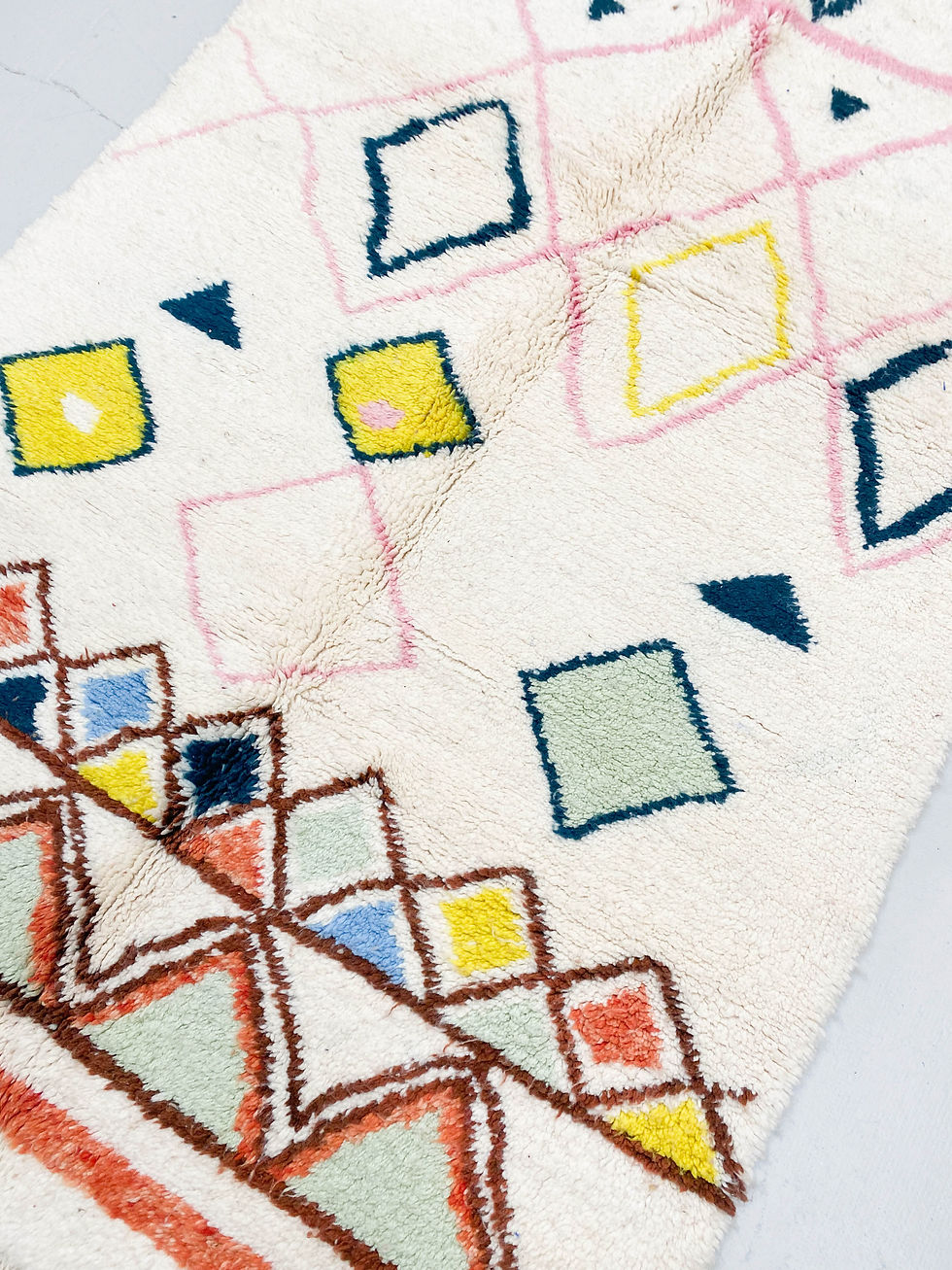 Miniature : Tapis berbère Azilal écru à motifs colorés 2,48x1,62m
