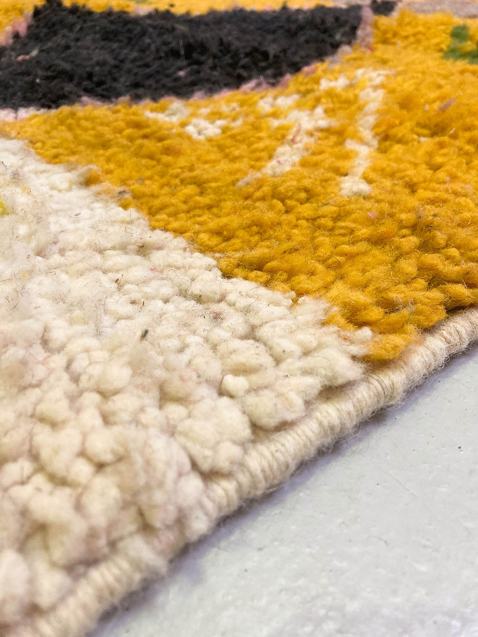 Miniature : Tapis berbère Boujaad couloir écru à motifs colorés 3,21x0,73m