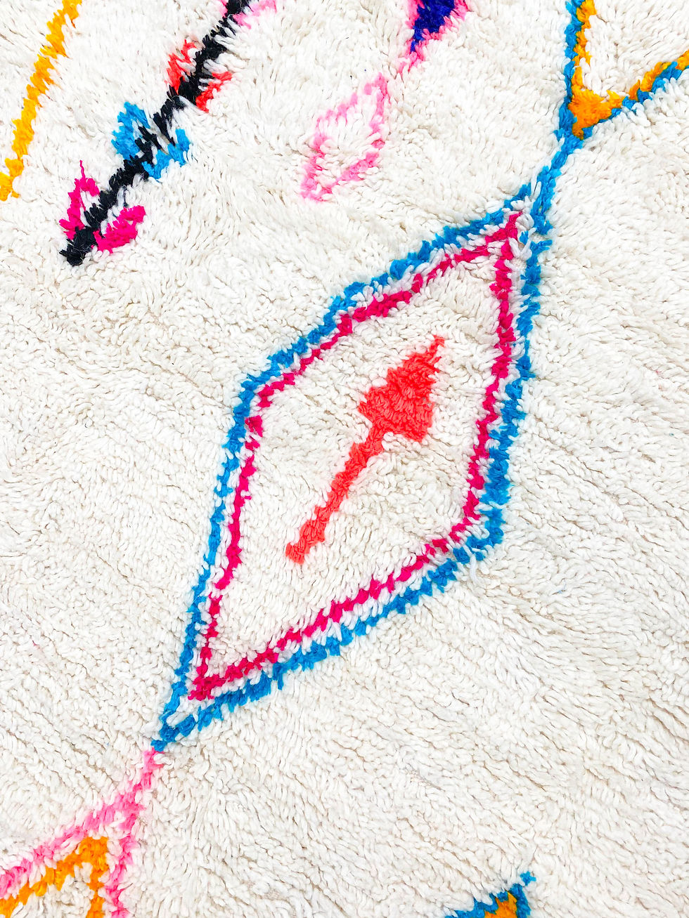 Miniature : Tapis berbère Azilal écru à motifs colorés 2,57x1,38m