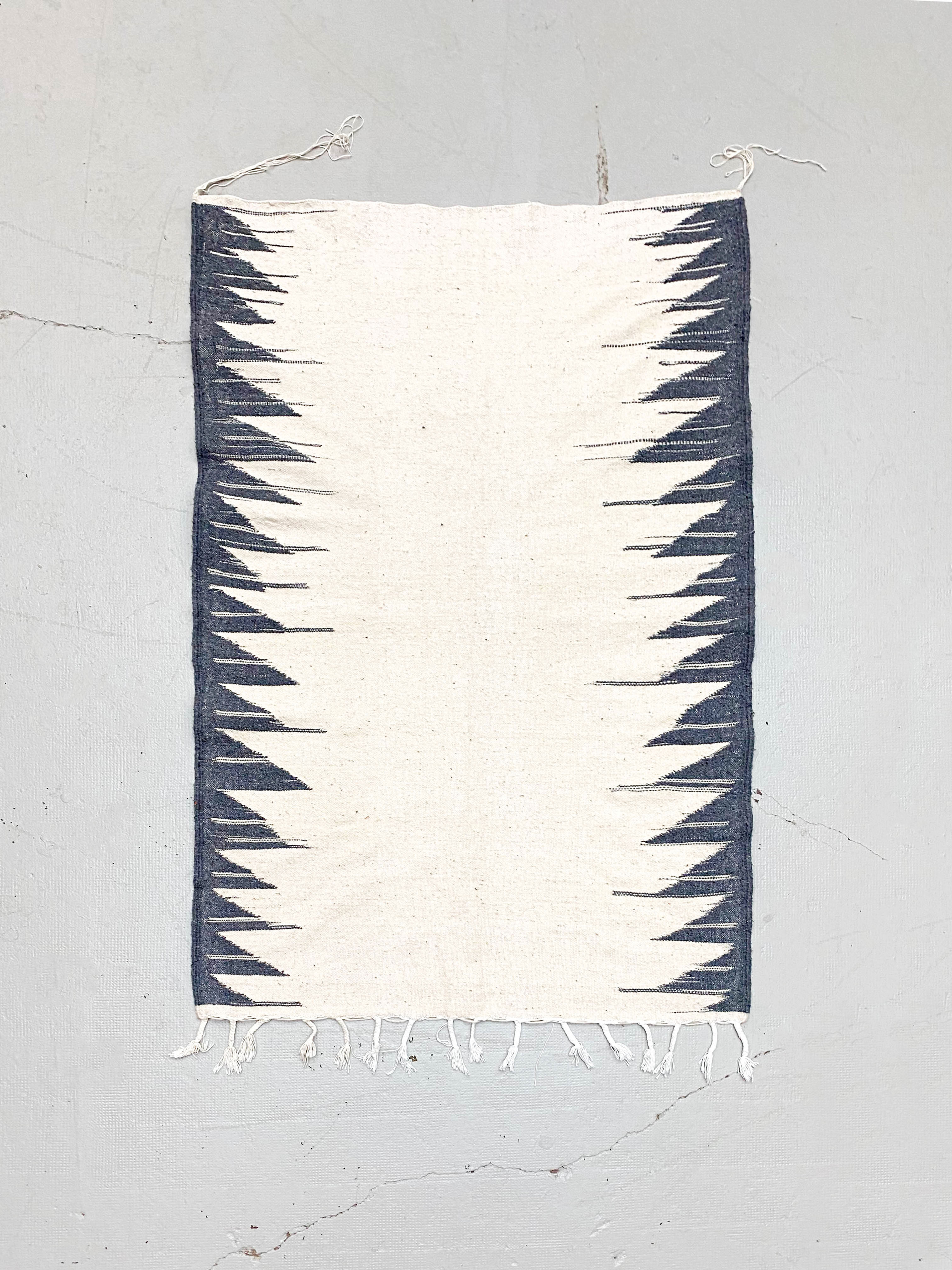 Kilim berbère écru et gris foncé 1,55x1,04m