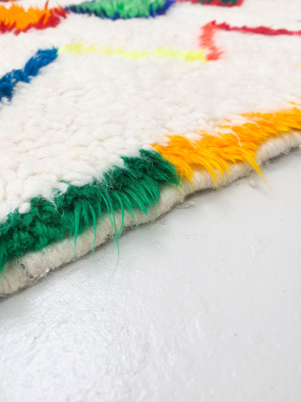 Miniature : Tapis berbère Azilal écru à motifs colorés 2,34x1,68m