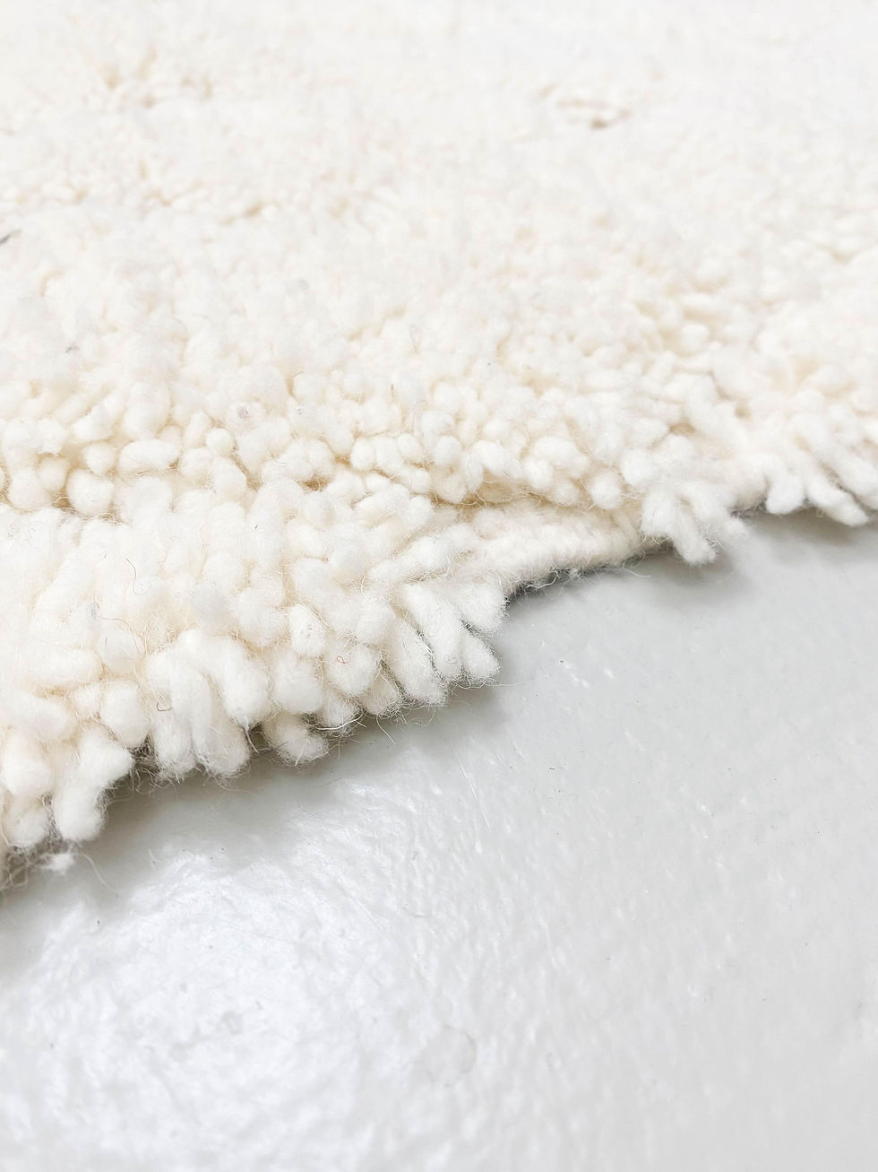 Miniature : Tapis berbère Beni Ouarain écru uni à losanges gravés 2,50x1,59m