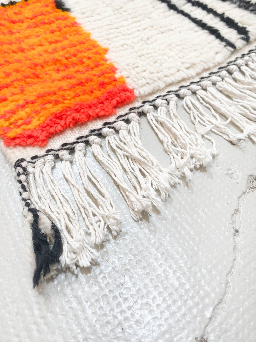 Miniature : Tapis berbère Azilal écru à motifs colorés 1,52x0,98m