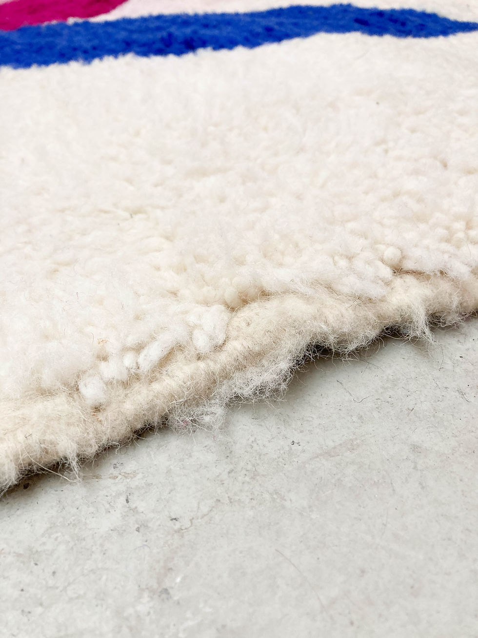 Miniature : Tapis berbère Boujaad écru à motifs colorés 3,02x2,15m