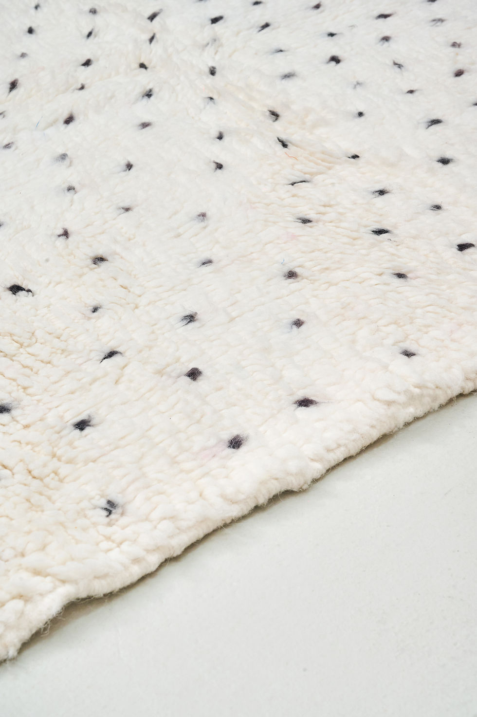 Miniature : Tapis berbère Beni Ouarain à pois noirs 1,45x1,25m