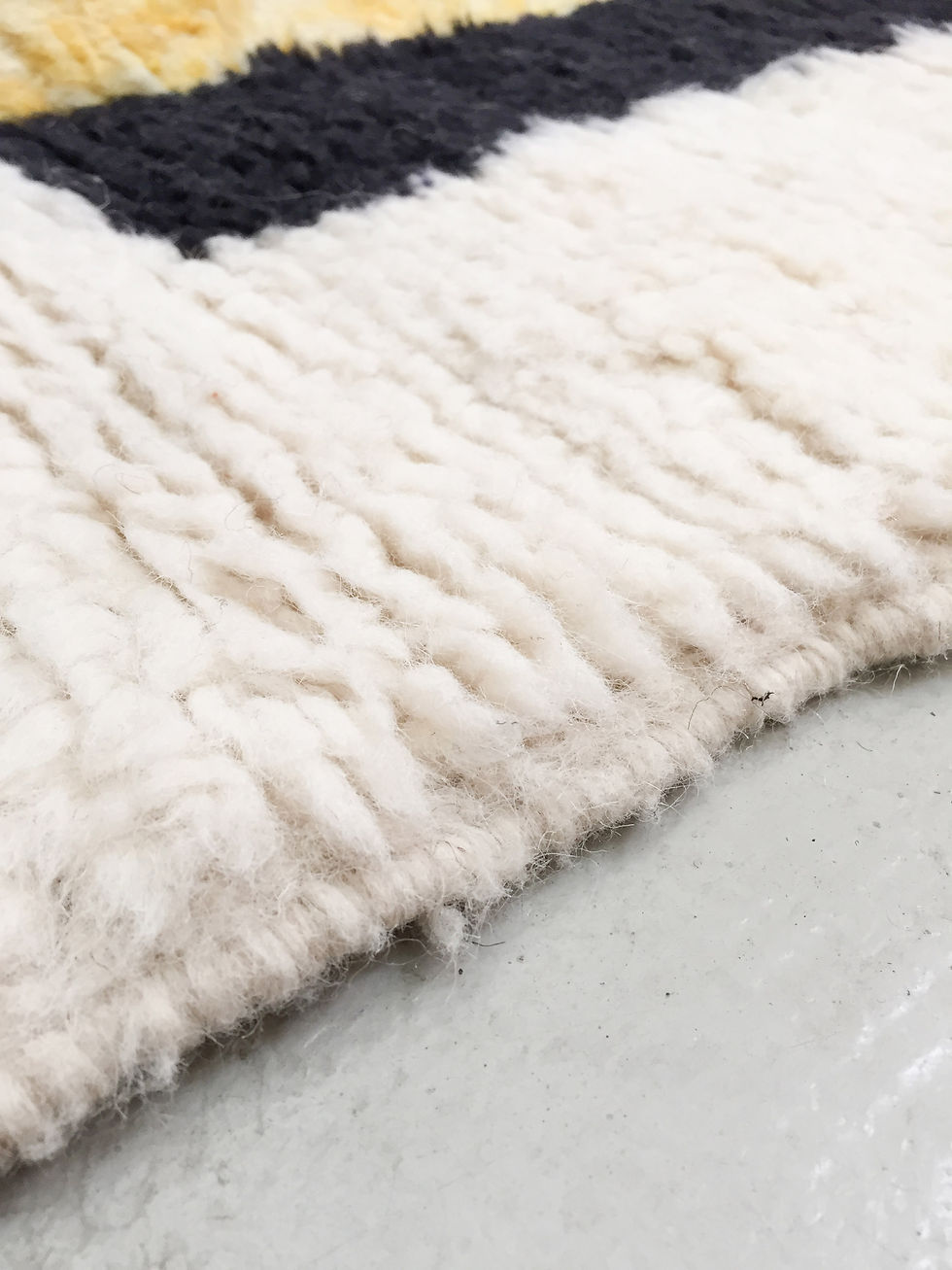Miniature : Tapis berbère Beni Ouarain écru à motifs colorés 2,33x1,65m