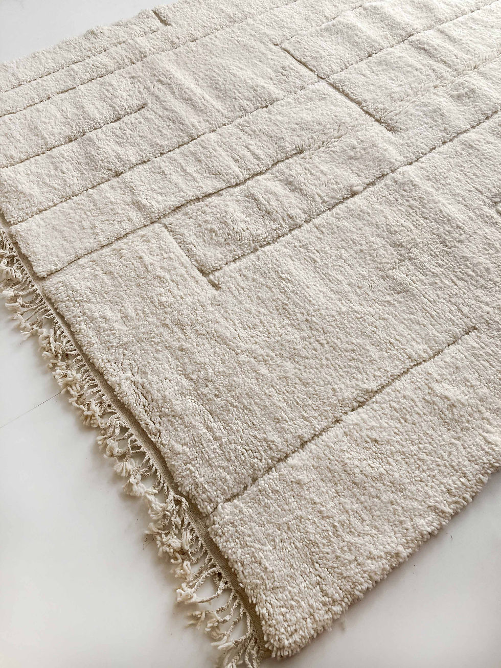Miniature : Tapis berbère Beni Ouarain écru uni à motifs gravés 3,07x2,04m