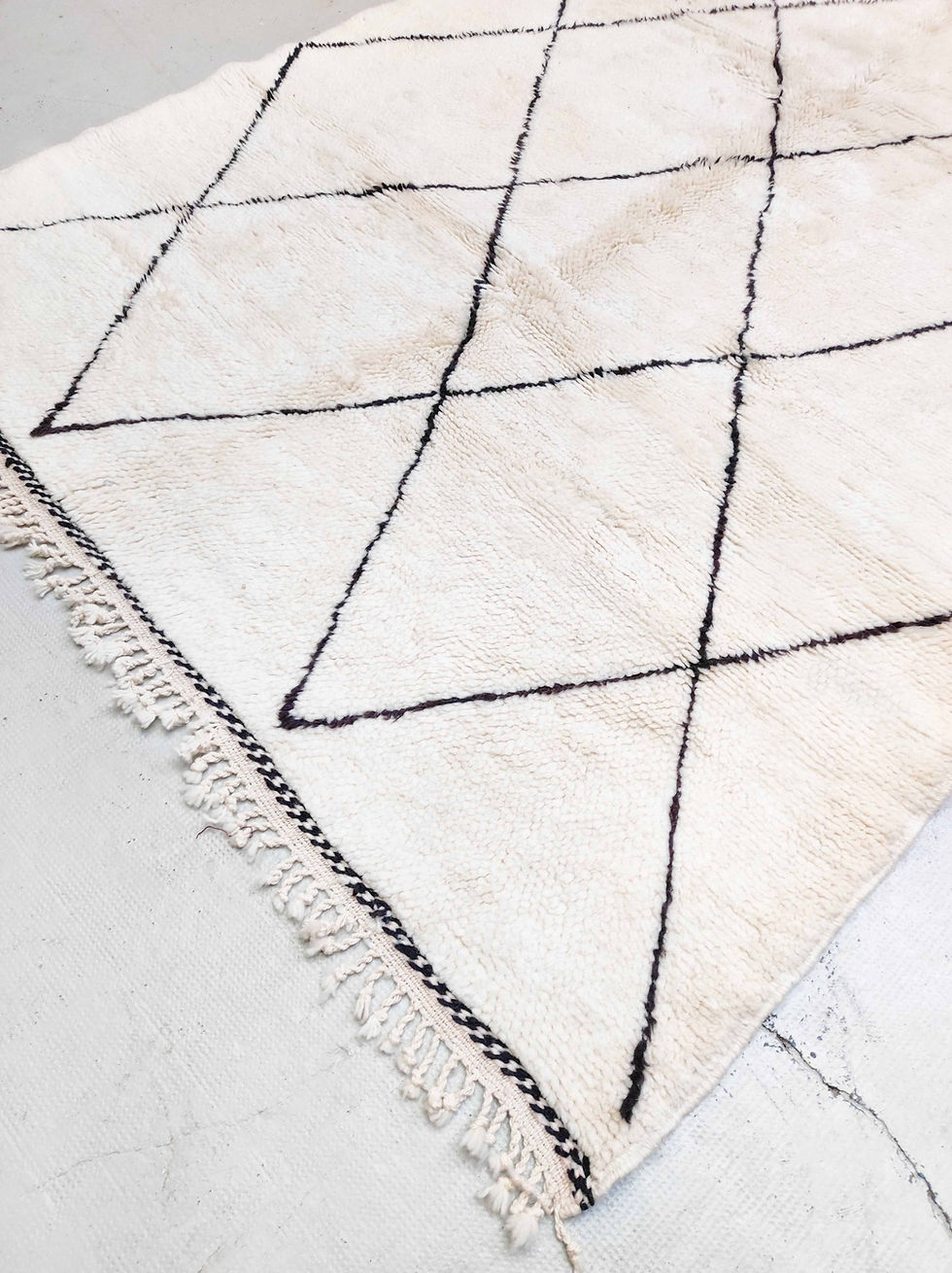 Miniature : Tapis berbère M'rirt écru à losanges noirs 2,1x1,55m