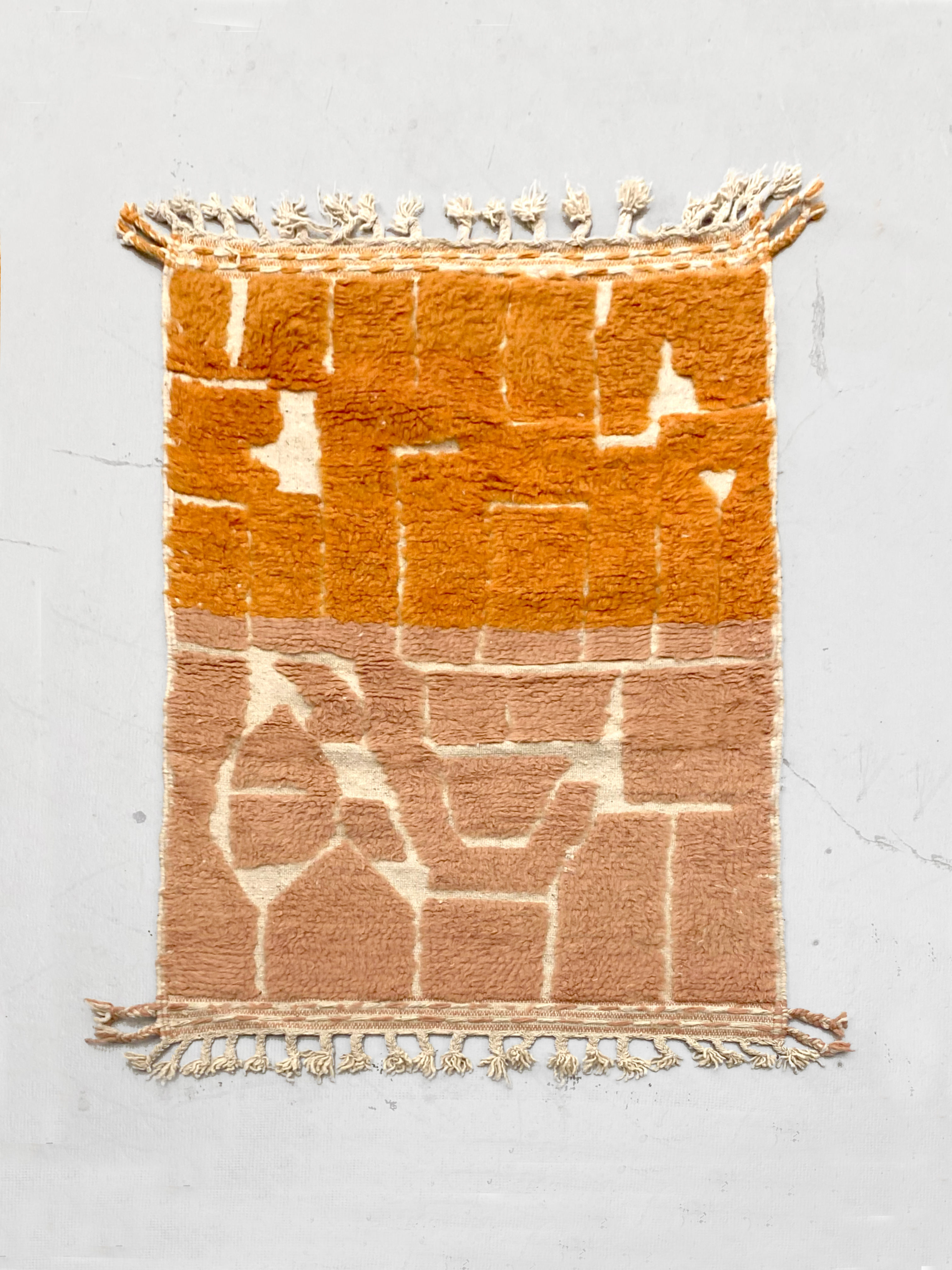 Orangefarbener Beni Ouarain Berberteppich, 1,56 x 1,04 m