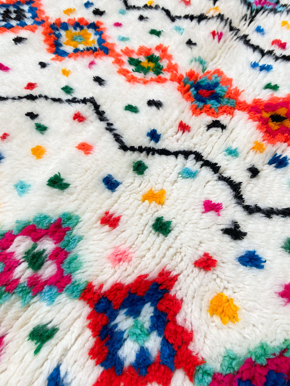 Miniature : Tapis berbère Azilal écru à motifs colorés 1,54x0,98m