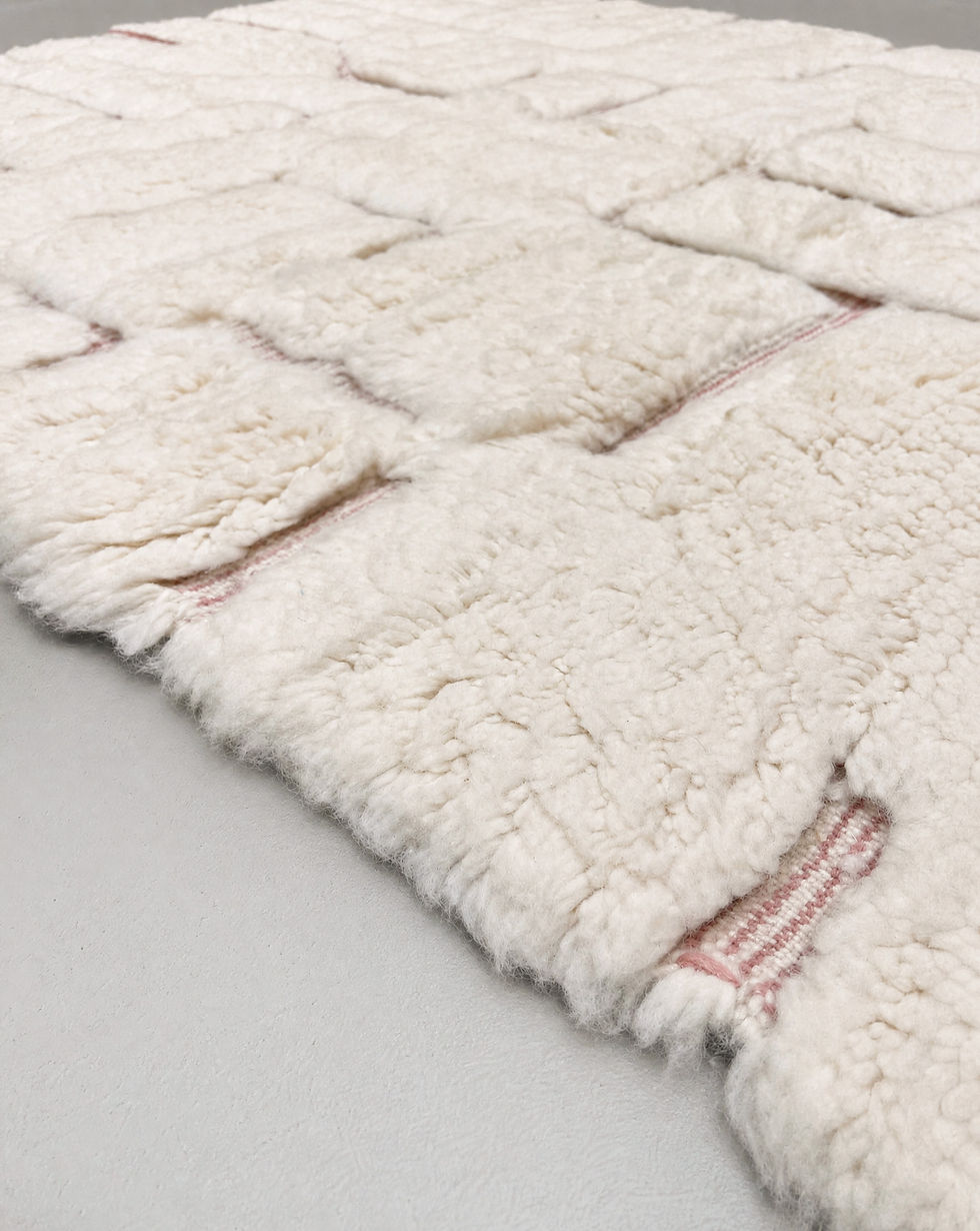 Miniatur: Beni Ouarain-Teppich mit hellrosa gravierten Mustern, 2,45 x 1,50 m
