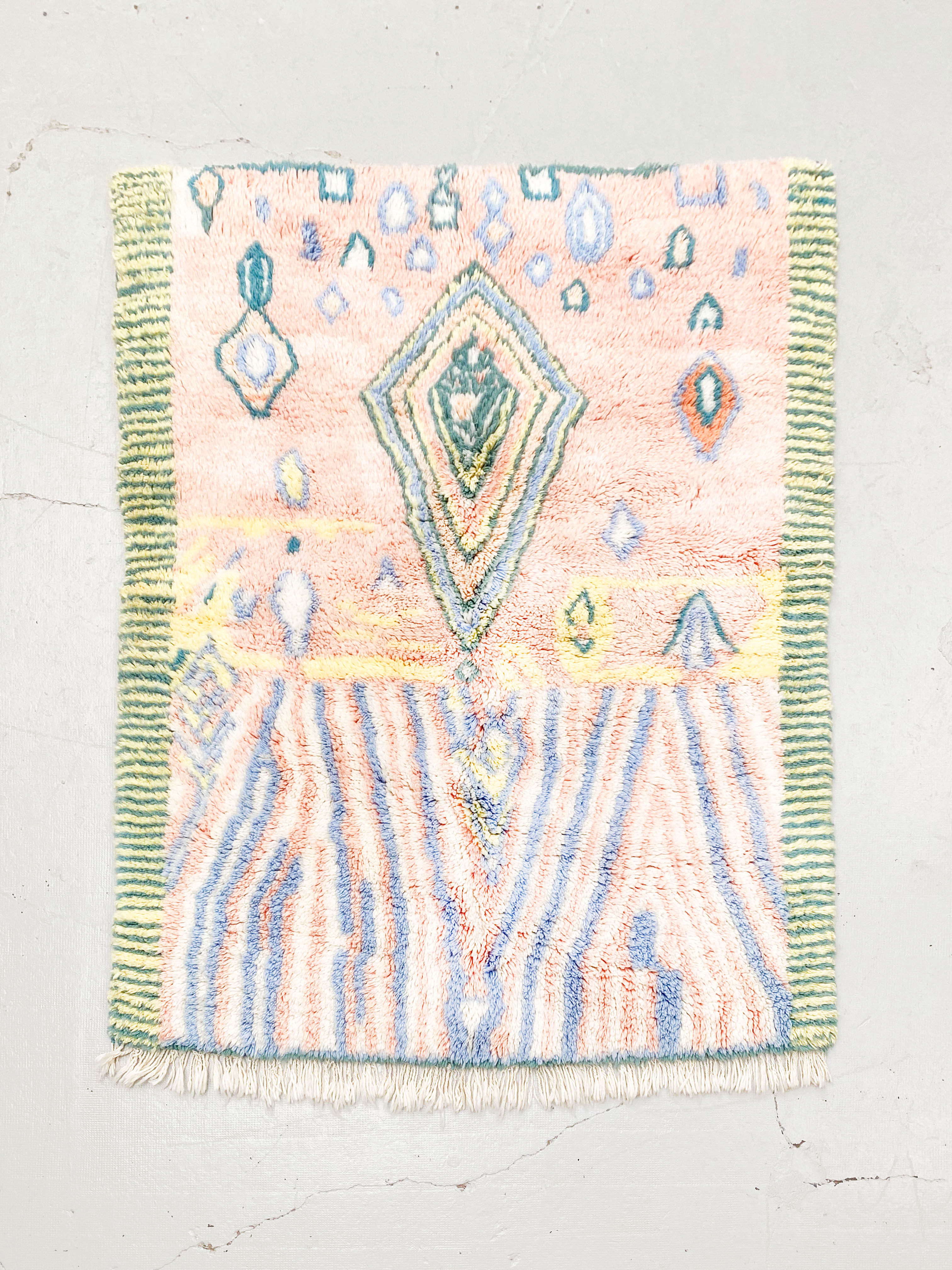 Tapis berbère Beni Ouarain à motifs colorés pastels 2,07x1,58m