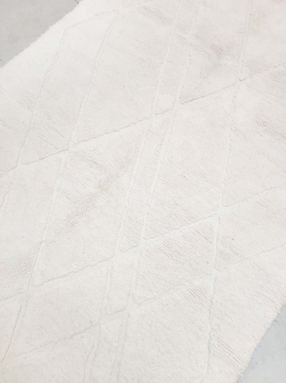 Miniature : Tapis berbère Beni Ouarain écru uni à losanges gravés 2,52x1,66m