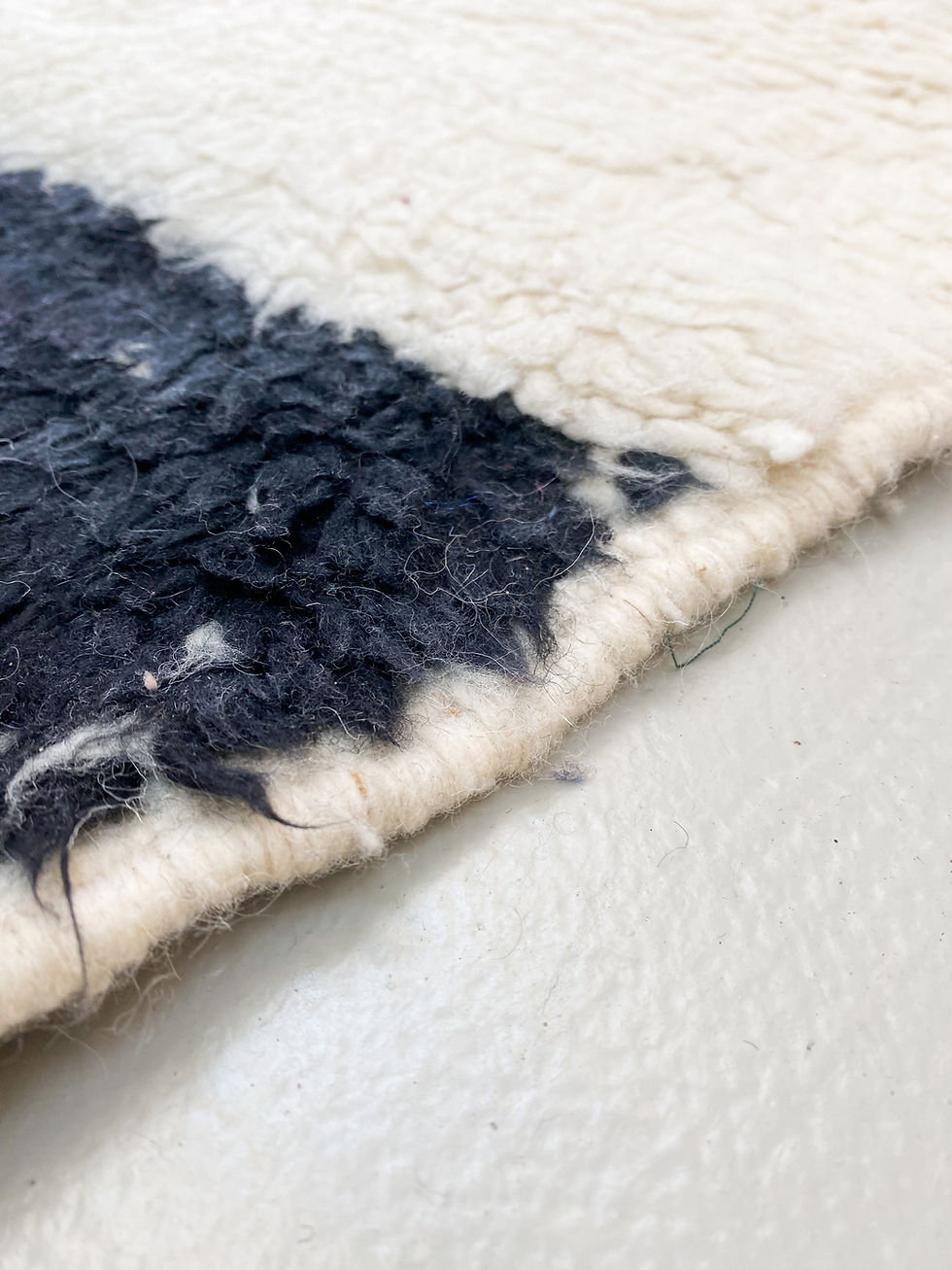 Miniature : Tapis berbère Beni Ouarain écru à motifs colorés 2,94x1,88m