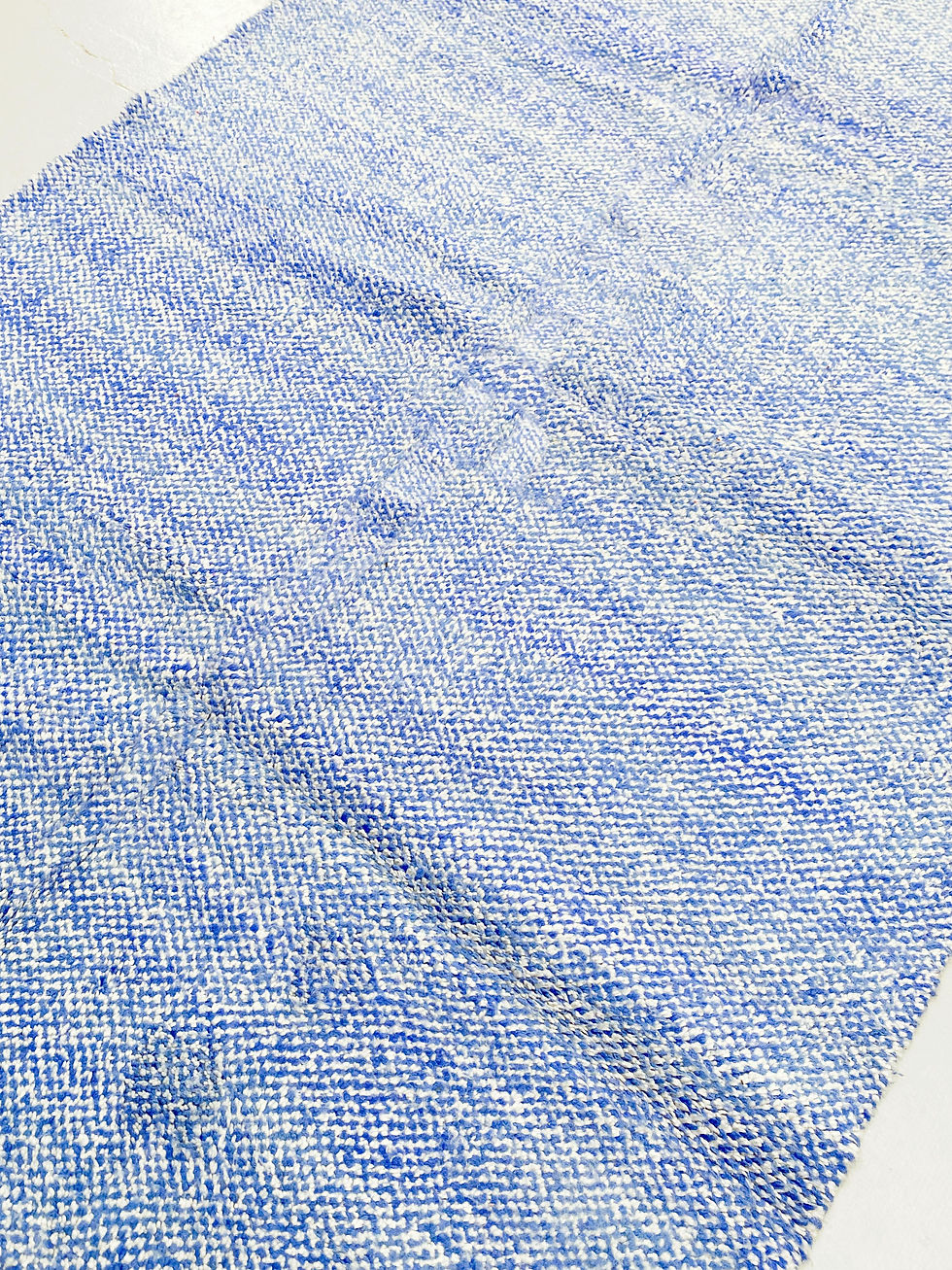 Miniatur: Berberteppich Beni Ouarain, gesprenkelt in Ecru und Blau, 3,05 x 2,05 m